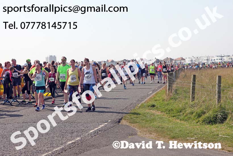 North Tyneside 10k Road Race, Whitley Bay. Photo:  David T. Hewitson/Sports for All Pics